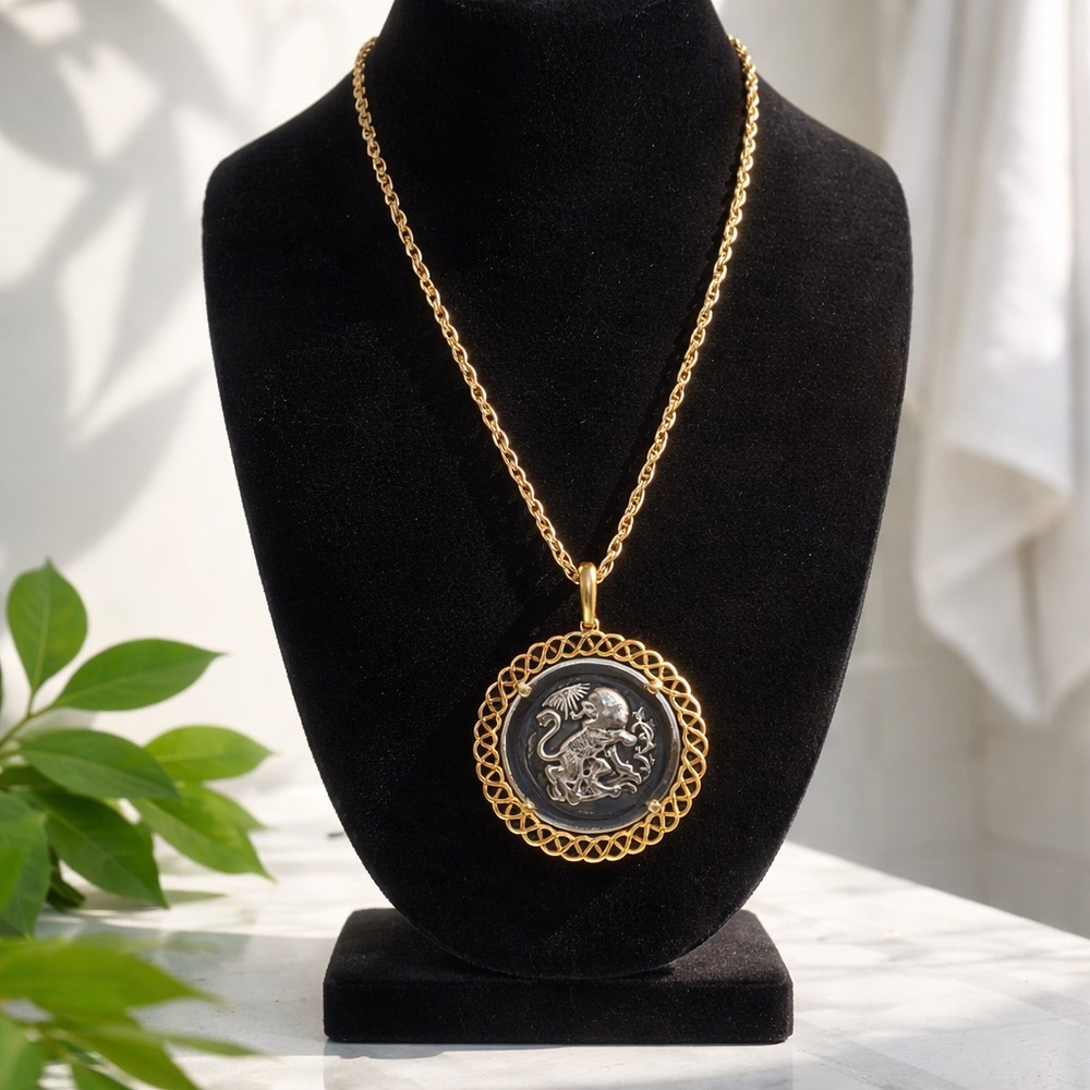 Elegant Gold Crown Trifari and Glass Pendant Necklace